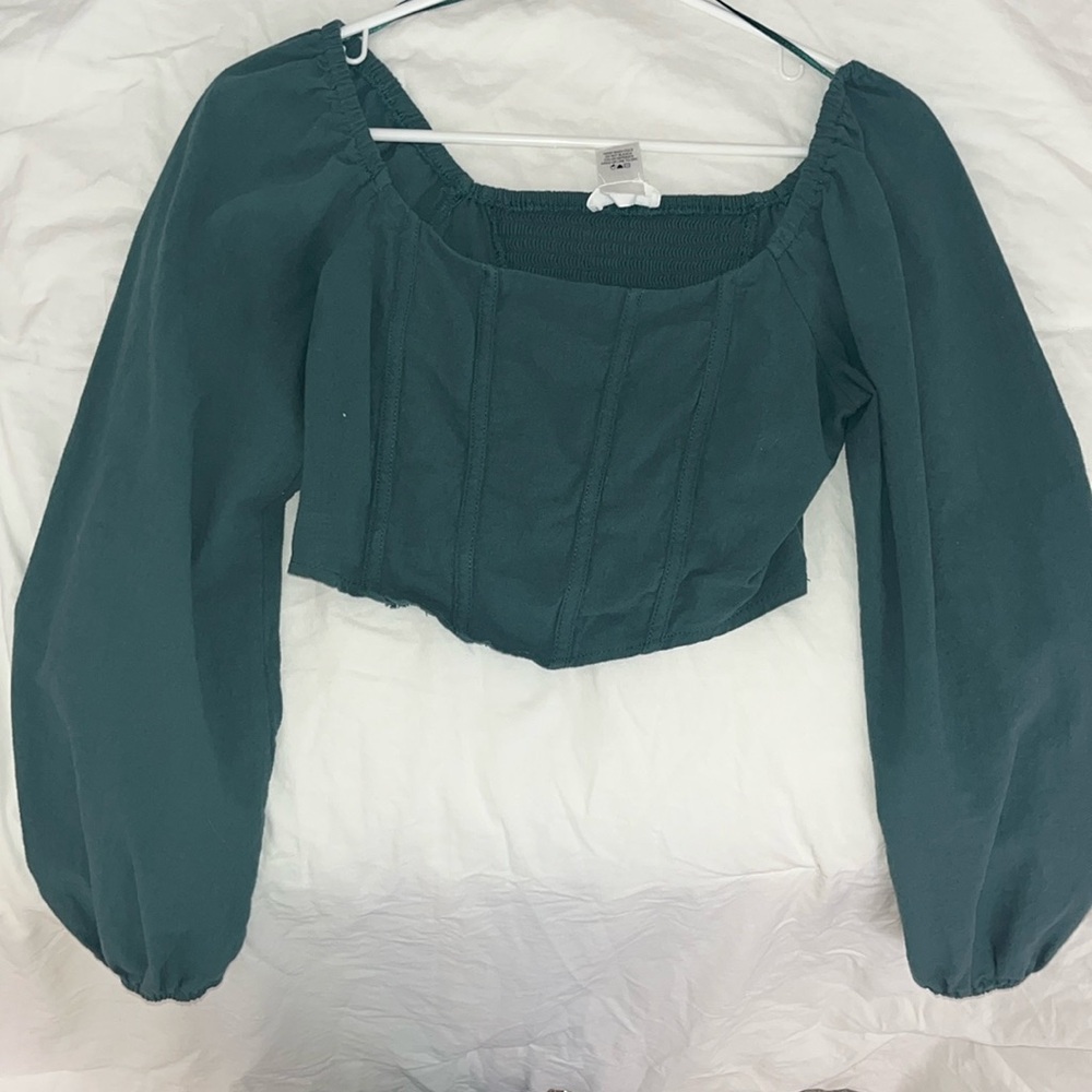 cute green cropped long sleeve size small